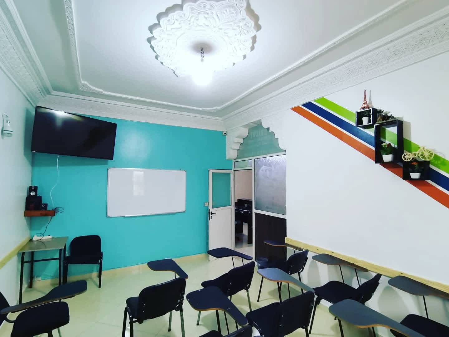 إحدى قاعات Bright Language Center